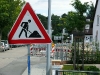 \"Baustelle\" warnt ein Schild auch im Buchenweg.