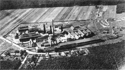 Luftbild Fabrik, 1926 (Quelle: www.sanierung-neuschloss.de)