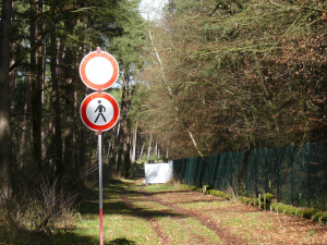 Der verlängerte Ulmenweg am westlichen Rand des Sodabuckels ist auch für Fußgänger gesperrt.